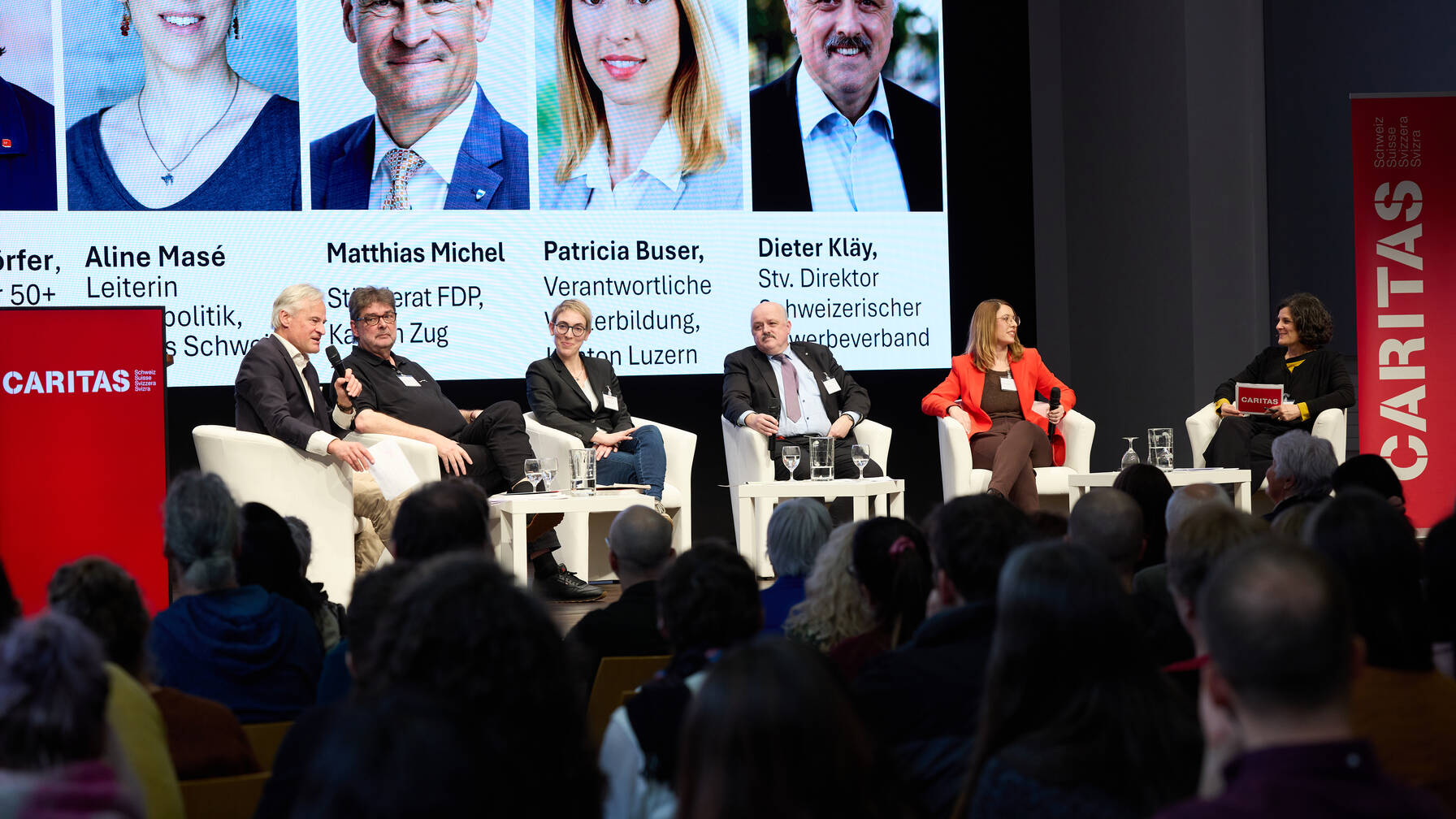 Podiumsdiskussion zum Thema: Mit Weiterbildung aus der Armut: 
Chance oder Illusion?