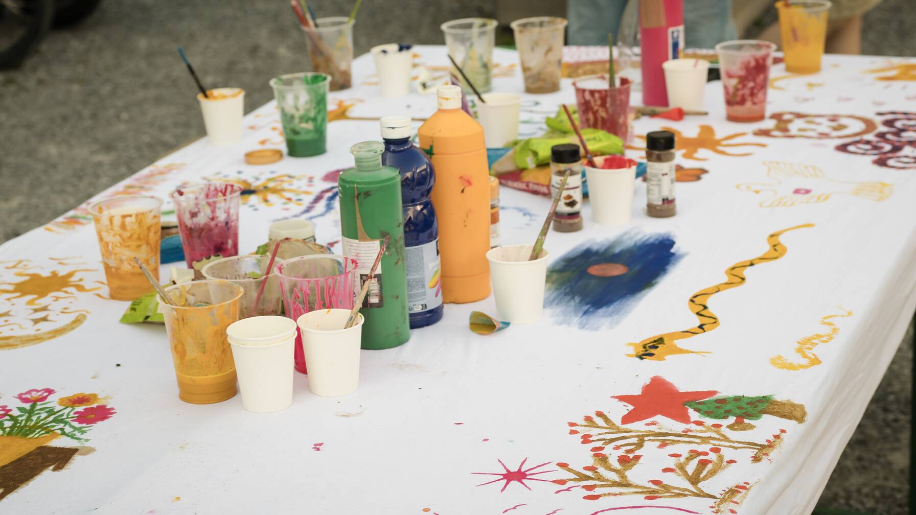 Impressionen aus dem Workshop «Malen mit Gewürzen» in Zürich