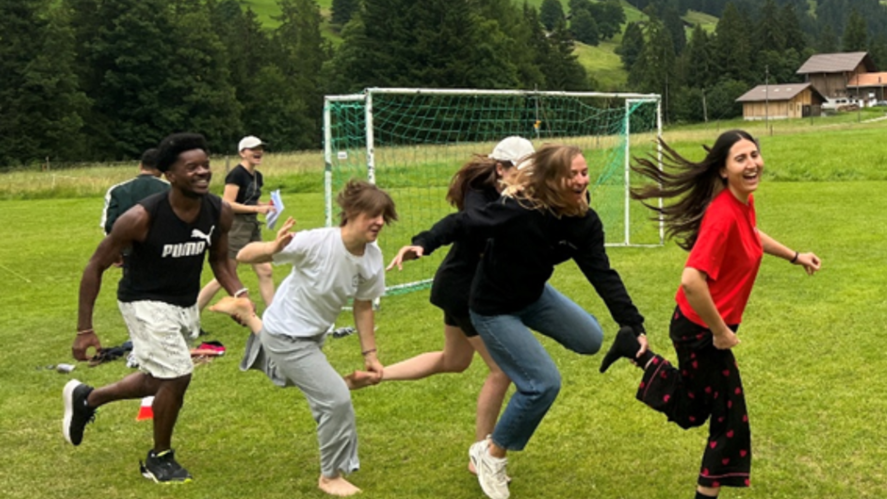 youngCaritas-Sommerlager voll in Aktion