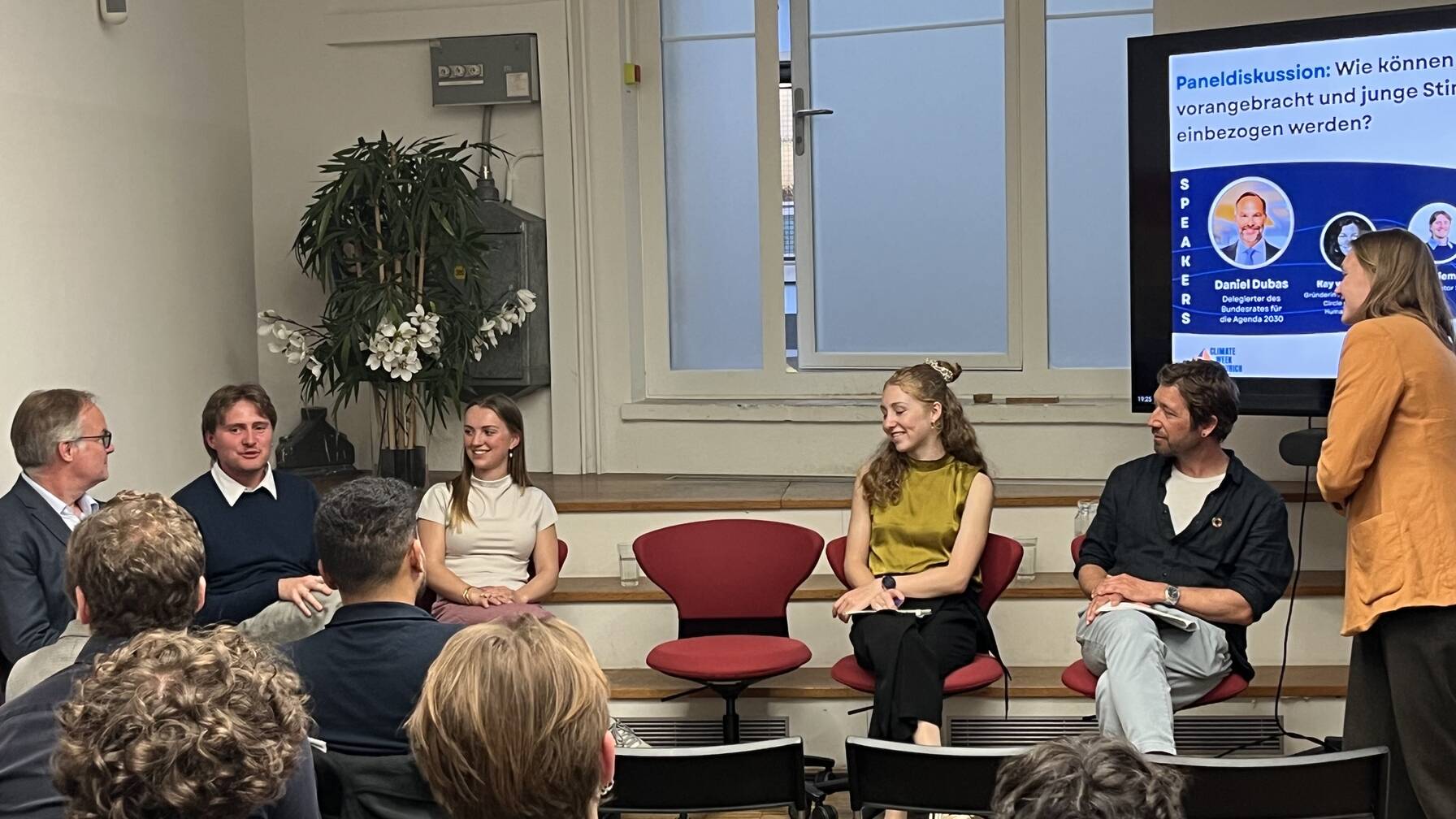 Podiumsdiskusion an der Climate Week Zurich, organisiert durch das Projektteam des Jugendrates Agenda 2030, zum Thema Jugendpartizipation in der Agenda 2030