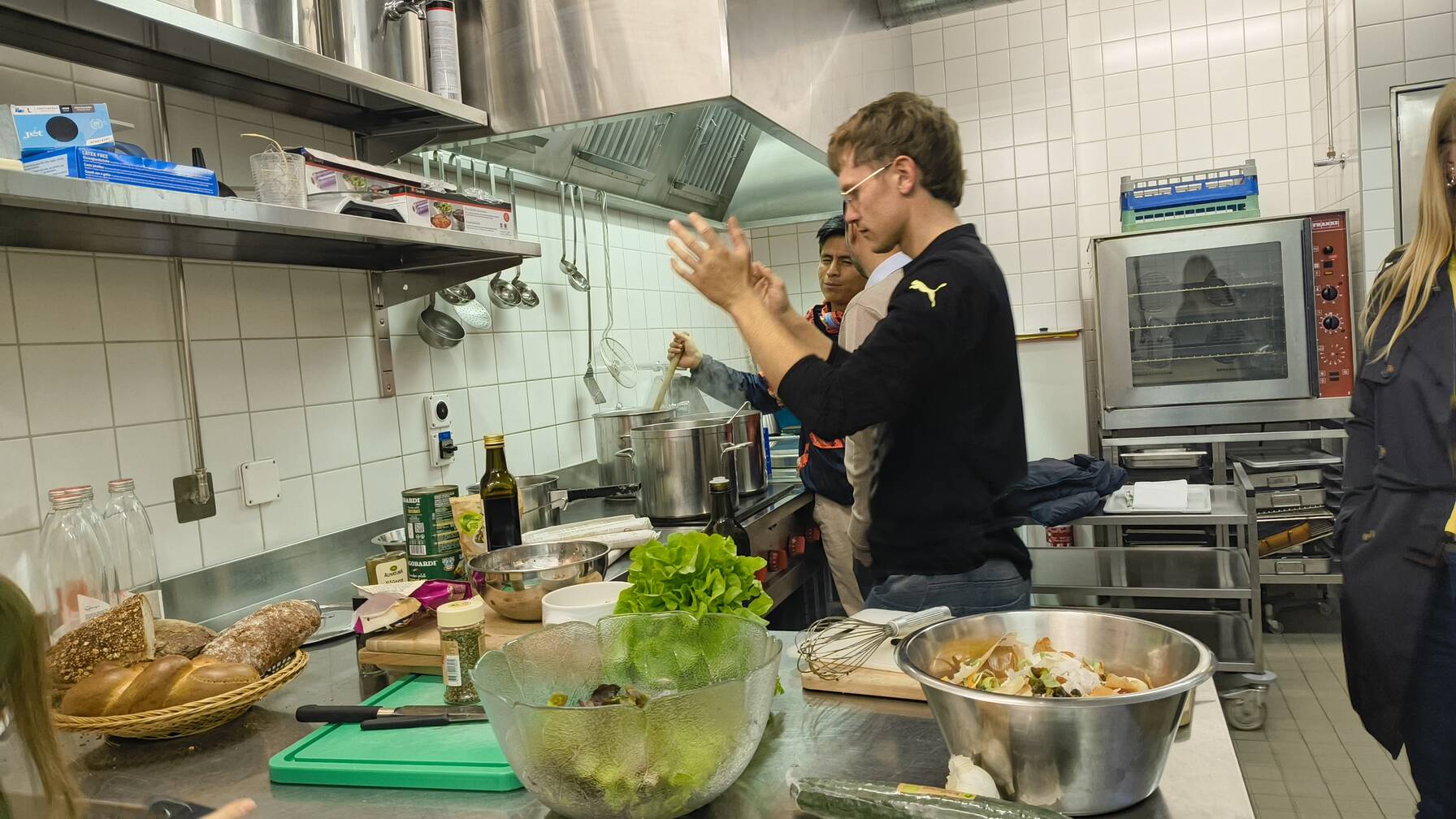 gemeinsames Kochen am Abschlusstag der WIRkstatt 2026