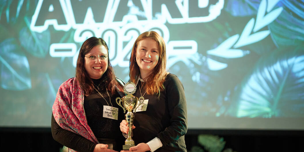 «Sisters Domestic Violence and Abuse Berne» gewinnt den youngCaritas-Award 2023.
