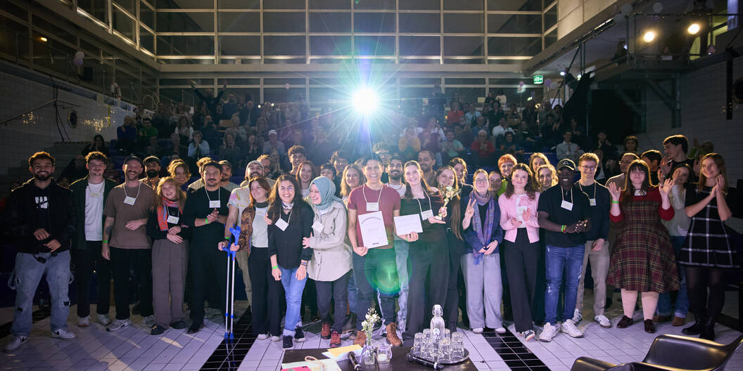 Projektmachende und Gäste vom youngCaritas-Award 2025